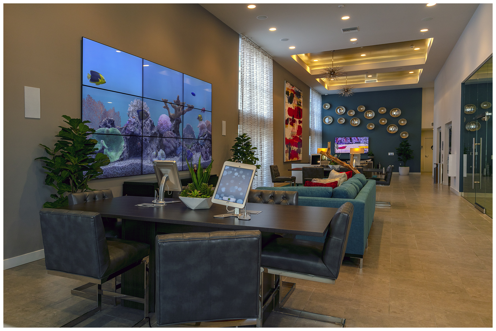 Commercial Services – Video Wall – Slider – Photo 1