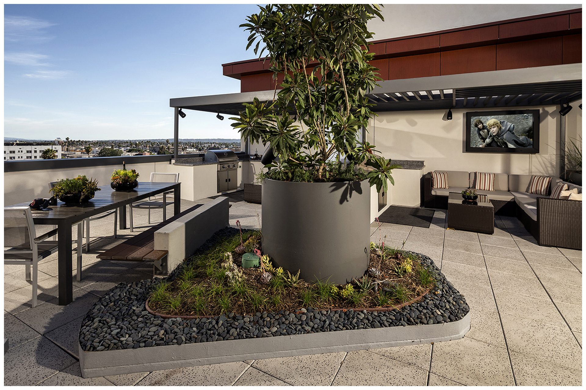 ROOFTOP/SKY DECK PROVISIONSRoof-top Audio Video & Enterprise WiFi; Audio & TV provisions controlled remotely from leasing office.